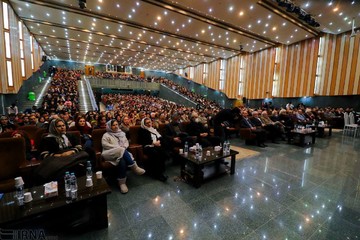 بزرگداشت استاد همایون خرم