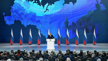 پوتین در سخنرانی سالانه خود آمریکا را تهدید موشکی کرد/ عکس