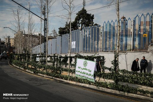 کاشت ۴٠ اصله درخت چنار در تقاطع خیابان شهید بهشتی و خیابان ولیعصر (عج) 