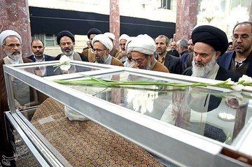 مراسم وداع با پیکر آیت الله مومن در قم