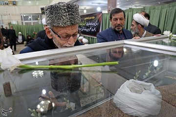 مراسم وداع با پیکر آیت الله مومن در قم
