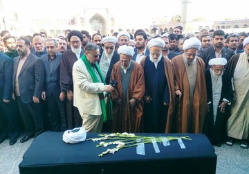 پیکر آیت‌الله مؤمن در جوار کریمه اهل بیت(س) آرام گرفت