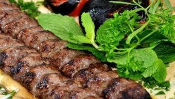با گوشت کیلویی ۲۰۰ هزار تومان، کباب ارزان قیمت نداریم/ هر کبابی را نخورید 