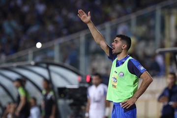 هافبک استقلال دیدار با فولاد را هم از دست داد
