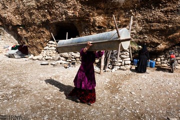 زندگی خانواده غارنشین در شهر اندیکا
