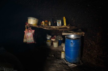 زندگی خانواده غارنشین در شهر اندیکا