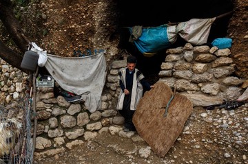 زندگی خانواده غارنشین در شهر اندیکا