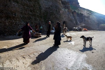 زندگی خانواده غارنشین در شهر اندیکا