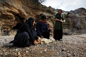زندگی خانواده غارنشین در شهر اندیکا