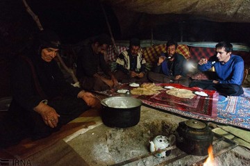 زندگی خانواده غارنشین در شهر اندیکا