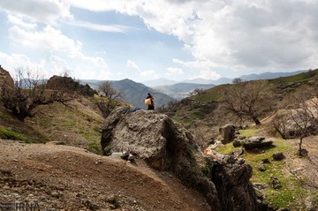 زندگی خانواده غارنشین در شهر اندیکا
