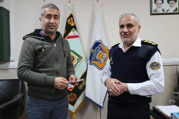 مامور پلیسی در تهران که چک ۱۲۴ میلیون تومانی را تحویل صاحبش داد