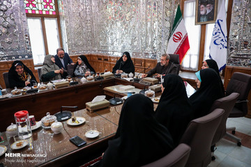 دیدار رئیس مجلس شورای اسلامی با بانوان نماینده