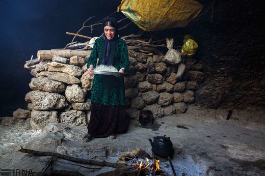 زندگی خانواده غارنشین در شهر اندیکا