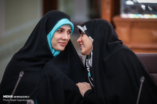 دیدار رئیس مجلس شورای اسلامی با بانوان نماینده