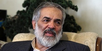 قدیری‌ابیانه: باید مدال وقاحت بر سینه احمدی‌نژاد و مدال حماقت بر سینه طرفدارانش نصب شود
