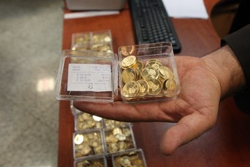 بازگشت آرامش به بازار طلا و ارز/ سکه حدود ۴ میلیون و ۶۸۰ هزار تومان است