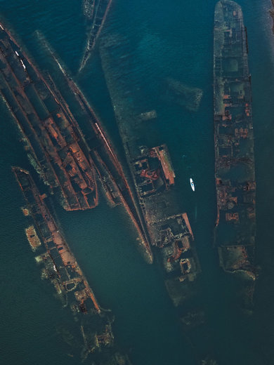 کشتی‌های شکسته در خلیج Truda واقع در سرزمین پریمورسکی روسیه