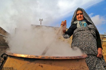 آیین سنتی سمنو پزان شهر درق