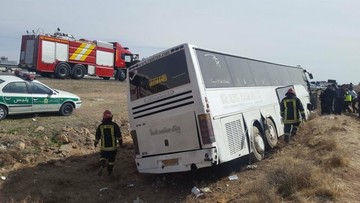 واژگونی مرگ‌بار اتوبوس در اتوبان تهران-قم