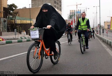 همایش همگانی دوچرخه سواری در میدان مادر