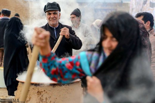 آیین سنتی سمنو پزان شهر درق