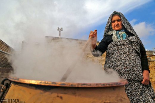 آیین سنتی سمنو پزان شهر درق