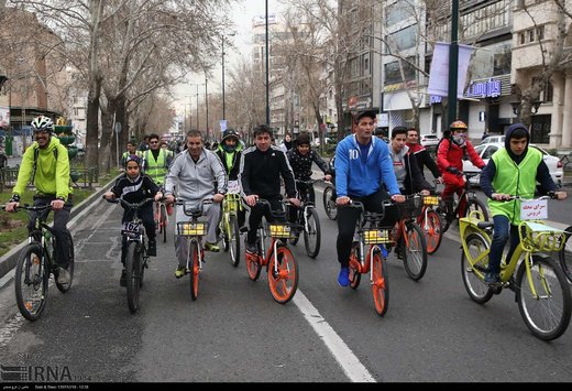 همایش همگانی دوچرخه سواری در میدان مادر