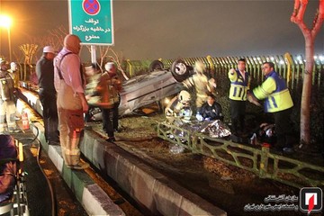 واژگونی پژو 405 در بزرگراه آیت الله سعیدی