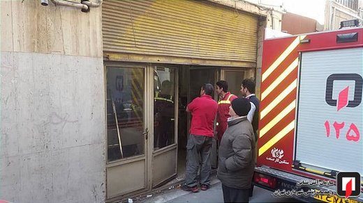 فرو ریختن کف انبار مغازه در خیابان پانزده خرداد شرقی