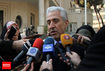 با اصرار نمایندگان سئوال کننده، سئوال از وزیر علوم به صحن علنی رفت