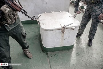 توقیف کشتی با 700 تن ماهی صید شده غیرقانونی در آبهای جنوب