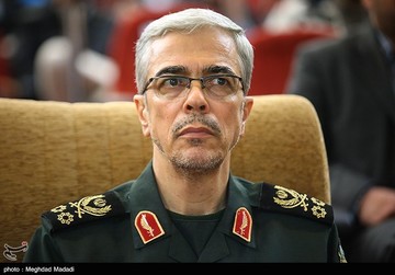 سرلشکر باقری: با تهدیدات متنوعی از سوی دشمنان روبه‌رو هستیم/ ارتش و سپاه با وحدت می‌توانند در برابر دشمنان بایستند 