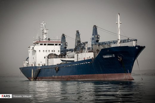 توقیف کشتی با 700 تن ماهی صید شده غیرقانونی در آبهای جنوب