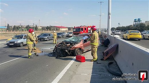 تصادف پژو 206 با موانع بتونی بزرگراه شهید فهمیده