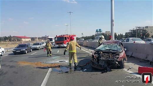 تصادف پژو 206 با موانع بتونی بزرگراه شهید فهمیده