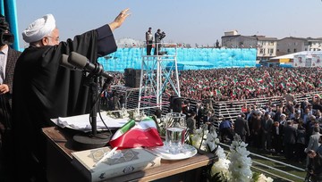 تصاویر | حضور روحانی در جمع مردم لاهیجان