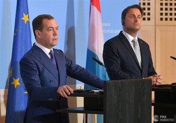 حمله تند مدویدیف به آمریکایی‌ها :کتاب‌های حقوق بین‌الملل را با دقت مطالعه کنید