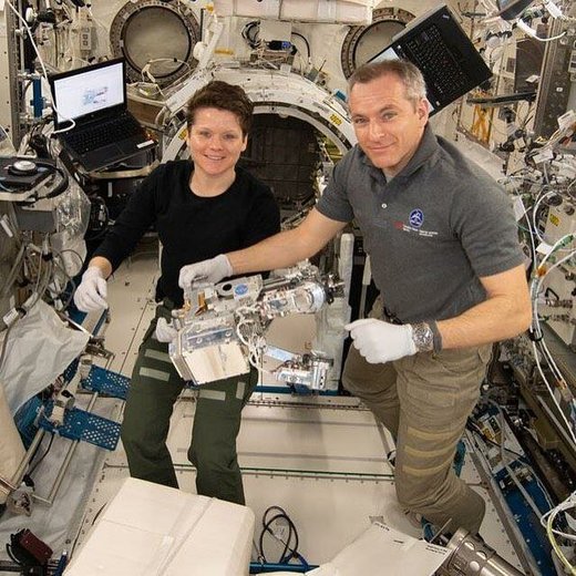 ۲ فضانورد ایستگاه فضایی بین‌المللی در یک قاب
