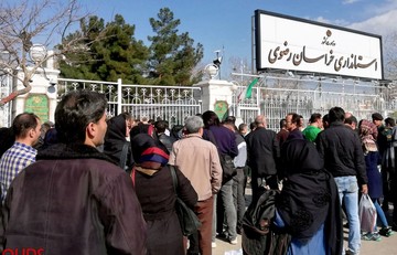 تجمع اعتراضی سهامداران پدیده شاندیز مقابل استانداری خراسان رضوی