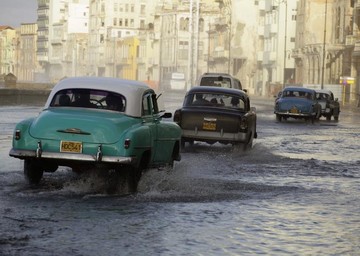 تردد خودروهای کلاسیک آمریکایی در کوبا