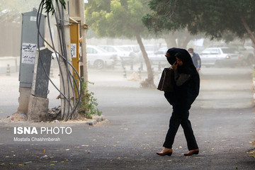 وزش باد نسبتا شدید در تهران/ هوا سردتر می‌شود