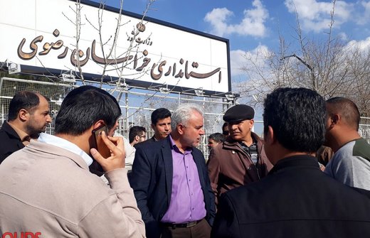 تجمع اعتراضی سهامداران پدیده شاندیز مقابل استانداری خراسان رضوی