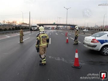 جاری شدن گازوئیل و تصادف چند خودرو در بزرگراه آزادگان