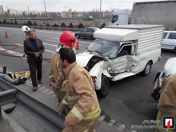 جاری شدن گازوئیل و تصادف چند خودرو در بزرگراه آزادگان