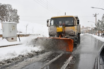 گزارش تصویری از پاک‌سازی معابر برفی شهرکرد