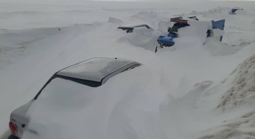 تصاویر | برف‌گرفتگی جاده‌های آذربایجان شرقی در آستانه بهار