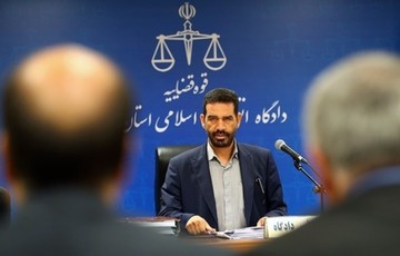 روزنامه جمهوری اسلامی: چرا لایه‌های پنهان پرونده پول‌شویی محاکمه نمی‌شوند؟
