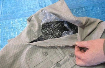 عکس | کشف تریاک از پیراهن کادویی!