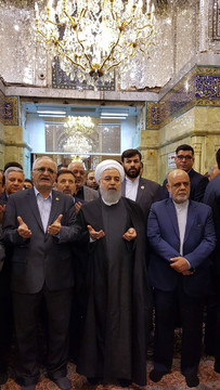 زیارت رئیس جمهوری از حرمین شریفین امام کاظم (ع) و امام جواد (ع)